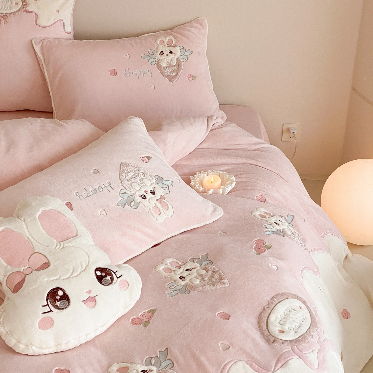 91家纺网 家纺一手货源 找家纺 MIU缪家居 2025新款牛奶绒四件套-快乐甜心 快乐甜心-粉