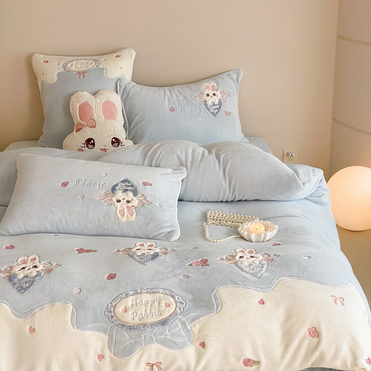 91家纺网 家纺一手货源 找家纺 MIU缪家居 2025新款牛奶绒四件套-快乐甜心 快乐甜心-蓝