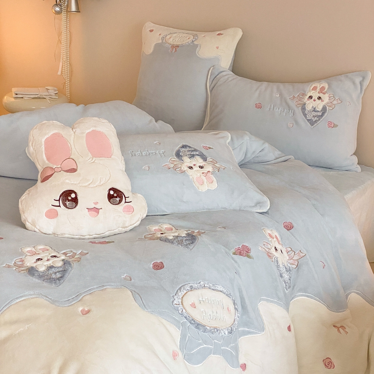 91家纺网 家纺一手货源 找家纺 MIU缪家居 2025新款牛奶绒四件套-快乐甜心 快乐甜心-蓝