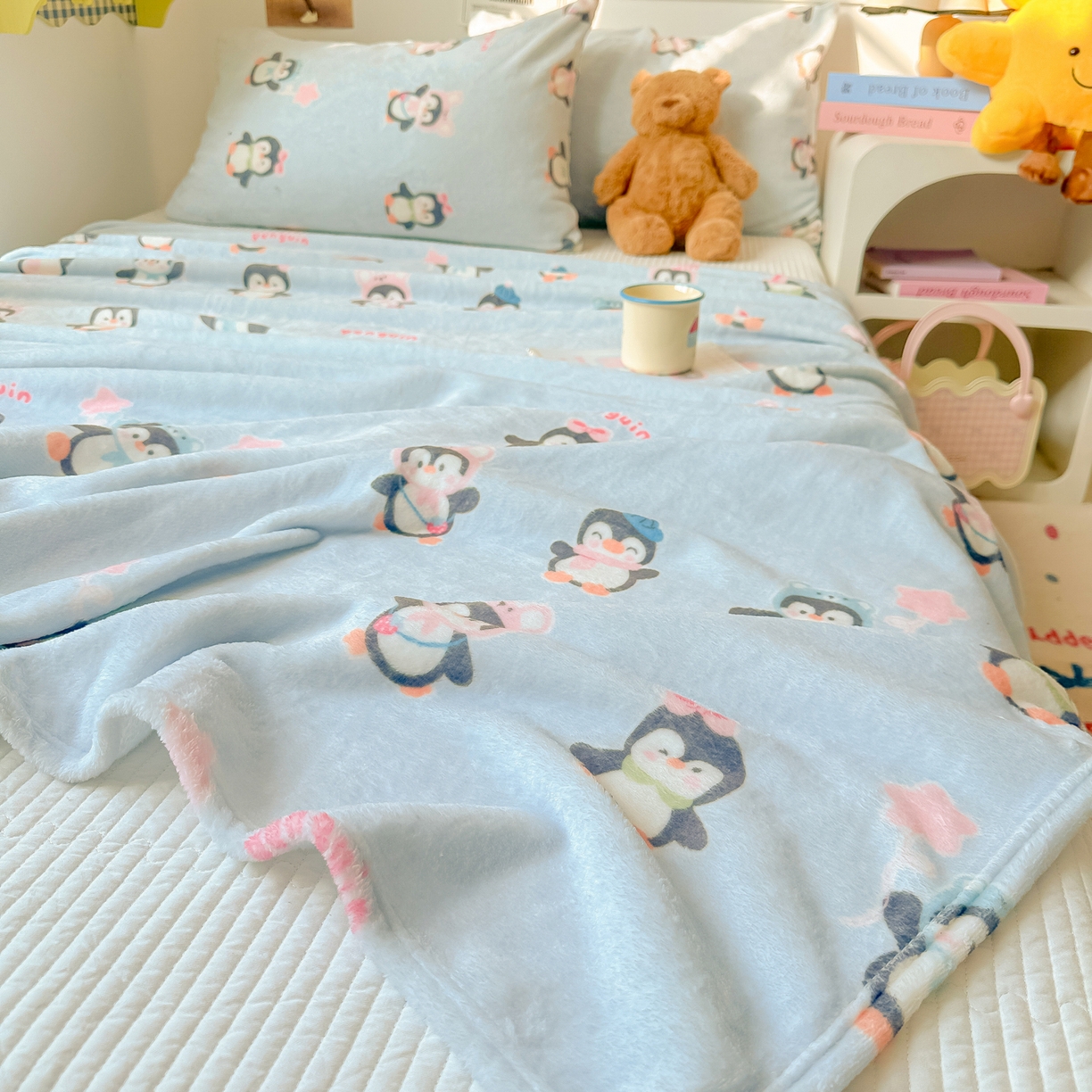 91家纺网 家纺一手货源 找家纺 韩巢家纺 2025新款四季可用牛奶绒多功能毛毯 QQ企鹅