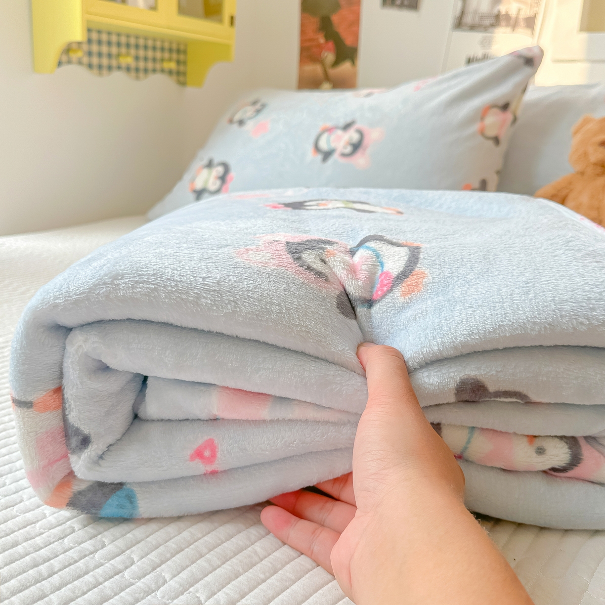 91家纺网 家纺一手货源 找家纺 韩巢家纺 2025新款四季可用牛奶绒多功能毛毯 QQ企鹅