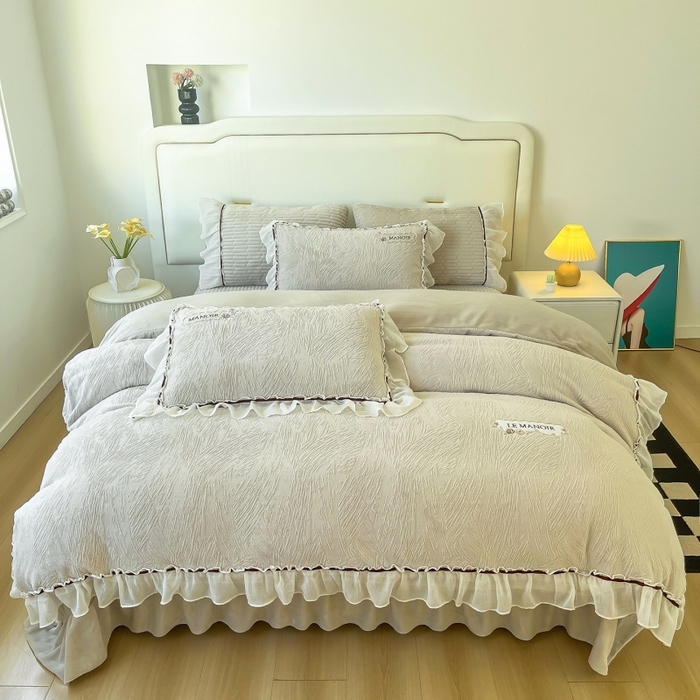 91家纺网 家纺一手货源 找家纺 （总）木兰花 2025新款纯色雕花全消光牛奶绒 床盖款四件套