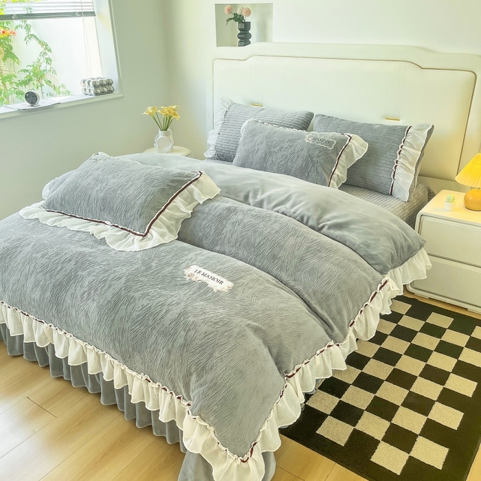 91家纺网 家纺一手货源 找家纺 （总）木兰花 2025新款纯色雕花全消光牛奶绒 床盖款四件套