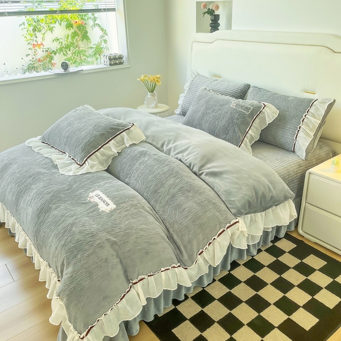 91家纺网 家纺一手货源 找家纺 （总）木兰花 2025新款纯色雕花全消光牛奶绒 床盖款四件套