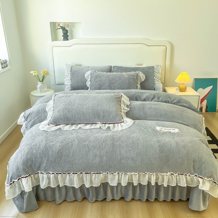 91家纺网 家纺一手货源 找家纺 （总）木兰花 2025新款雕花全消光牛奶绒床盖款四件套