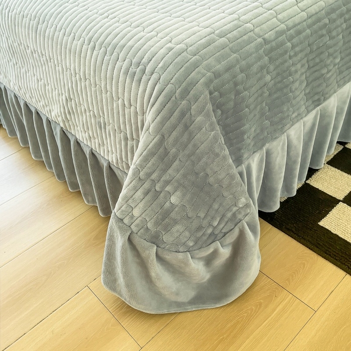 91家纺网 家纺一手货源 找家纺 （总）木兰花 2025新款纯色雕花全消光牛奶绒 床盖款四件套