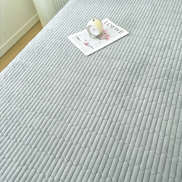 91家纺网 家纺一手货源 找家纺 （总）木兰花 2025新款纯色雕花全消光牛奶绒 床盖款四件套