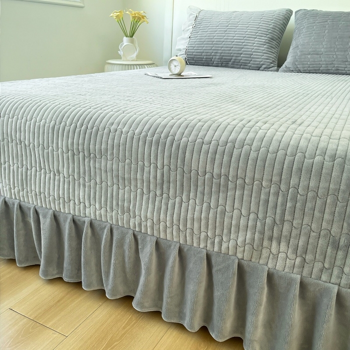 91家纺网 家纺一手货源 找家纺 （总）木兰花 2025新款纯色雕花全消光牛奶绒 床盖款四件套