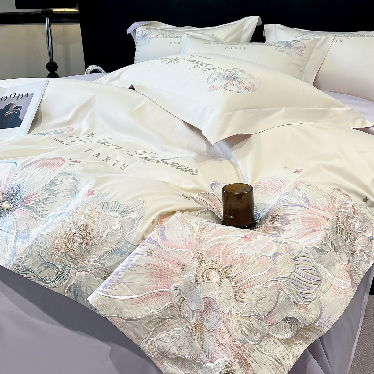 91家纺网 家纺一手货源 找家纺 置顶家纺 2025新款亲肤花卉刺绣四件套-繁星点点 繁星点点-奶白+香芋紫