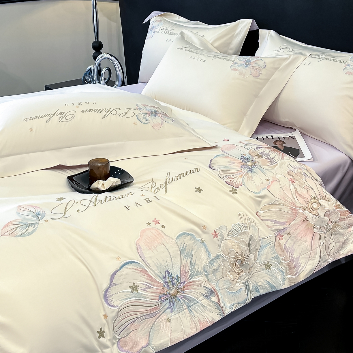 91家纺网 家纺一手货源 找家纺 置顶家纺 2025新款亲肤花卉刺绣四件套-繁星点点 繁星点点-奶白+香芋紫