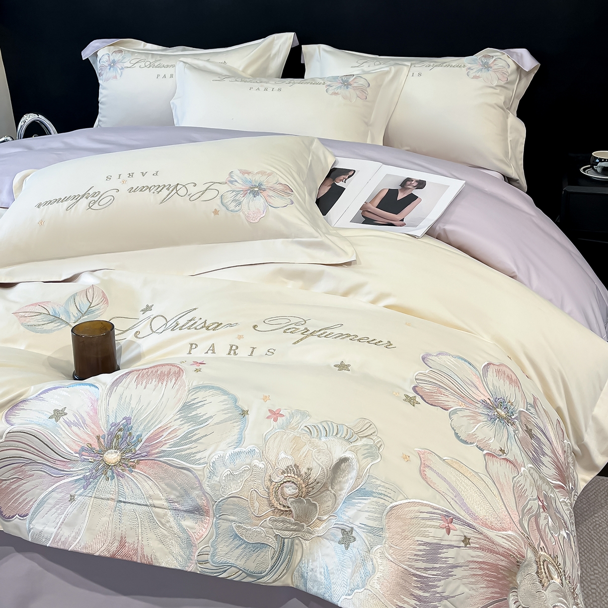 91家纺网 家纺一手货源 找家纺 置顶家纺 2025新款亲肤花卉刺绣四件套-繁星点点 繁星点点-奶白+香芋紫