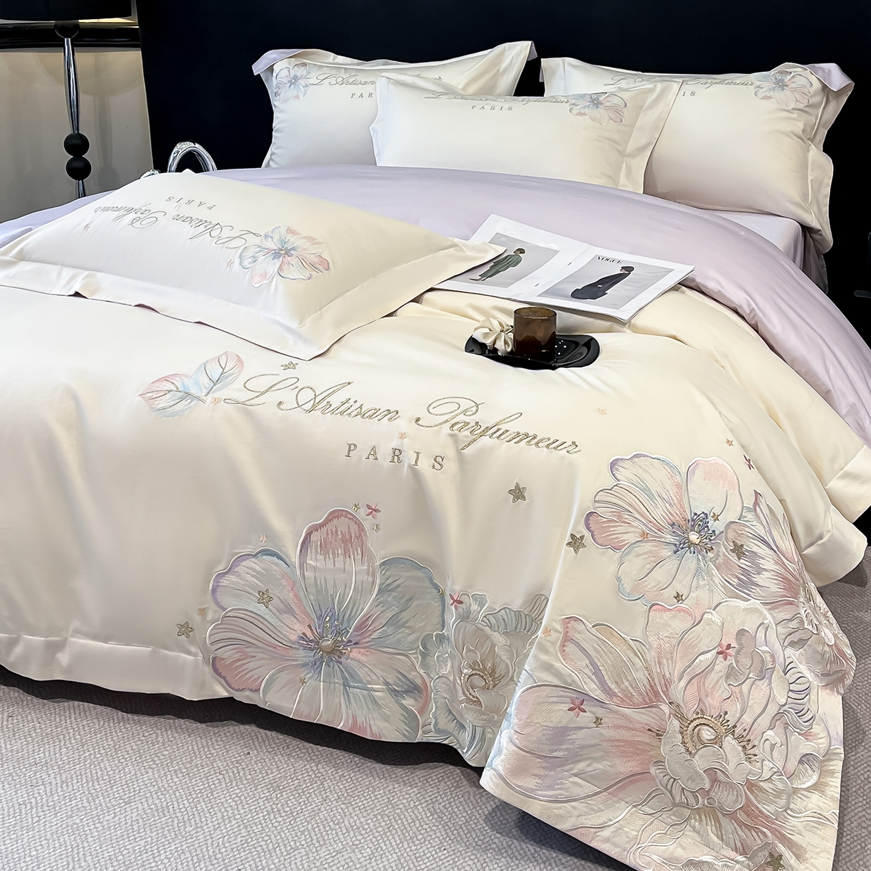 91家纺网 家纺一手货源 找家纺 置顶家纺 2025新款亲肤花卉刺绣四件套-繁星点点 繁星点点-奶白+香芋紫