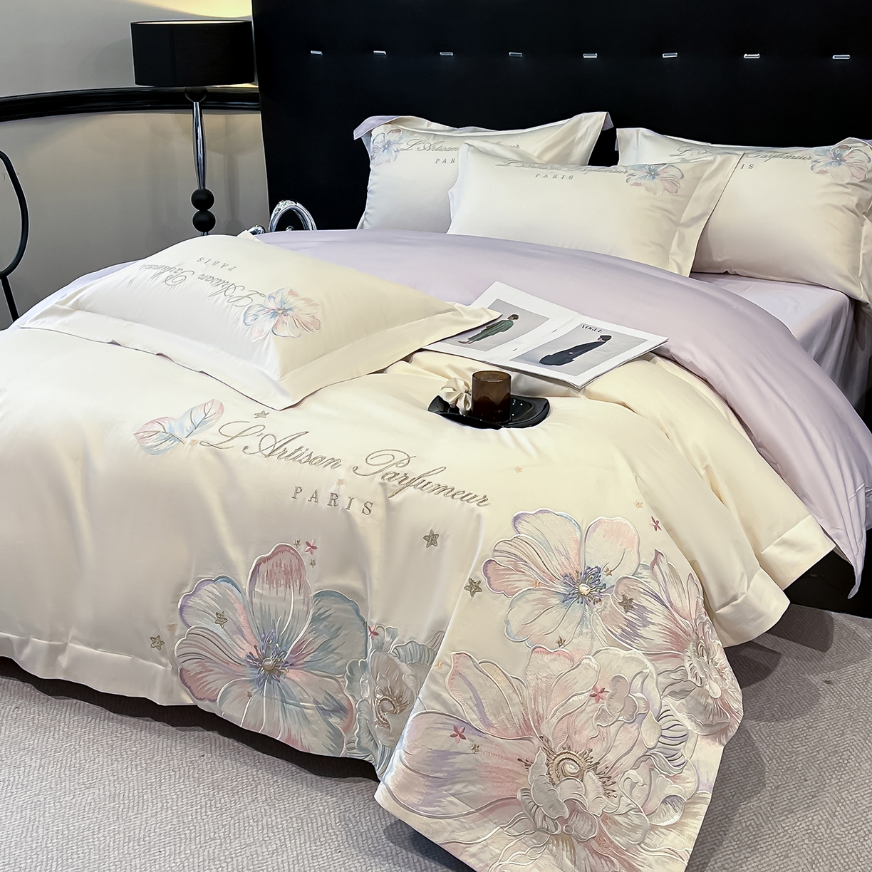 91家纺网 家纺一手货源 找家纺 置顶家纺 2025新款亲肤花卉刺绣四件套-繁星点点 繁星点点-奶白+香芋紫