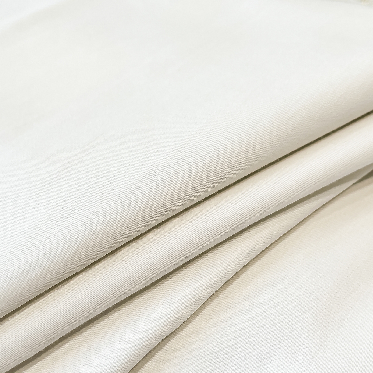 91家纺网 家纺一手货源 找家纺 置顶家纺 2025新款亲肤花卉刺绣四件套-繁星点点 繁星点点-奶白+香芋紫