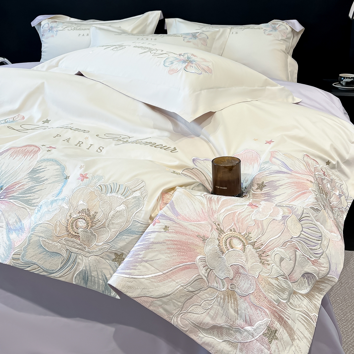 91家纺网 家纺一手货源 找家纺 置顶家纺 2025新款亲肤花卉刺绣四件套-繁星点点 繁星点点-奶白+香芋紫