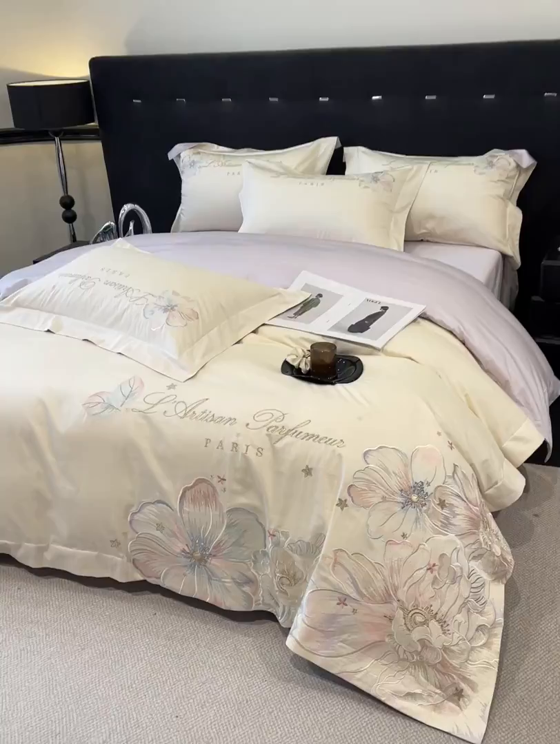 91家纺网 家纺一手货源 找家纺 置顶家纺 2025新款亲肤花卉刺绣四件套-繁星点点 繁星点点-奶白+香芋紫