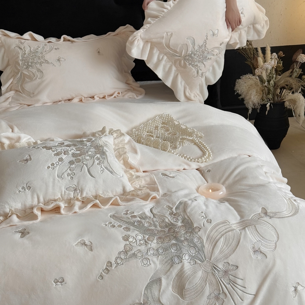 91家纺网 家纺一手货源 找家纺 MIU缪家居 2025新款牛奶绒四件套-铃兰花语 铃兰花语-奶昔米