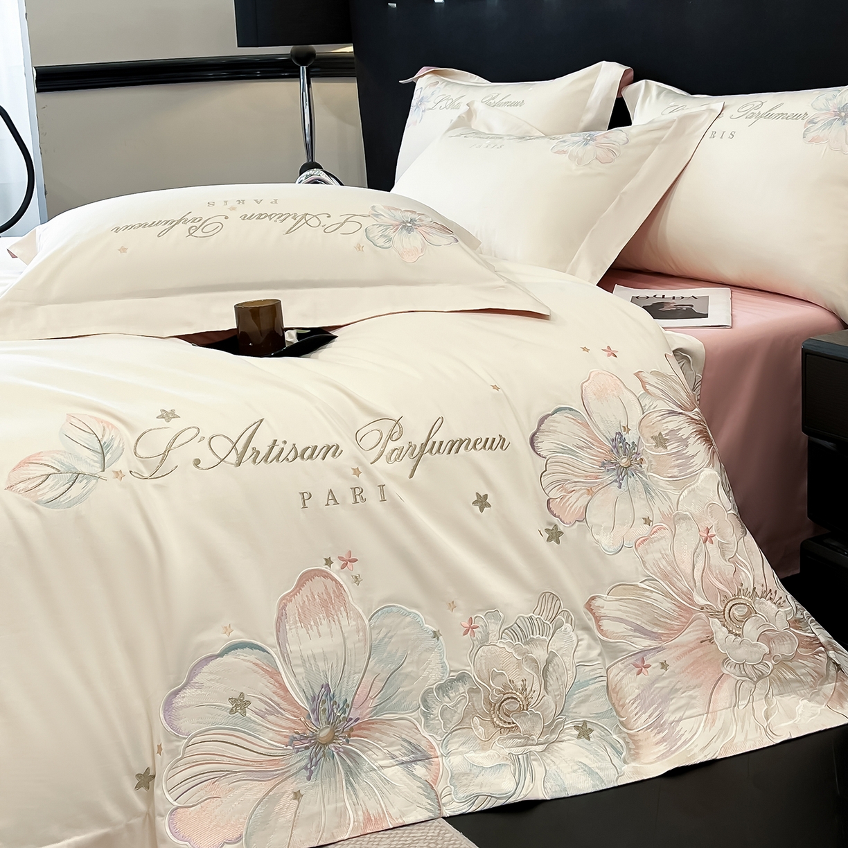 91家纺网 家纺一手货源 找家纺 置顶家纺 2025新款亲肤花卉刺绣四件套-繁星点点 繁星点点-奶白+浅豆沙