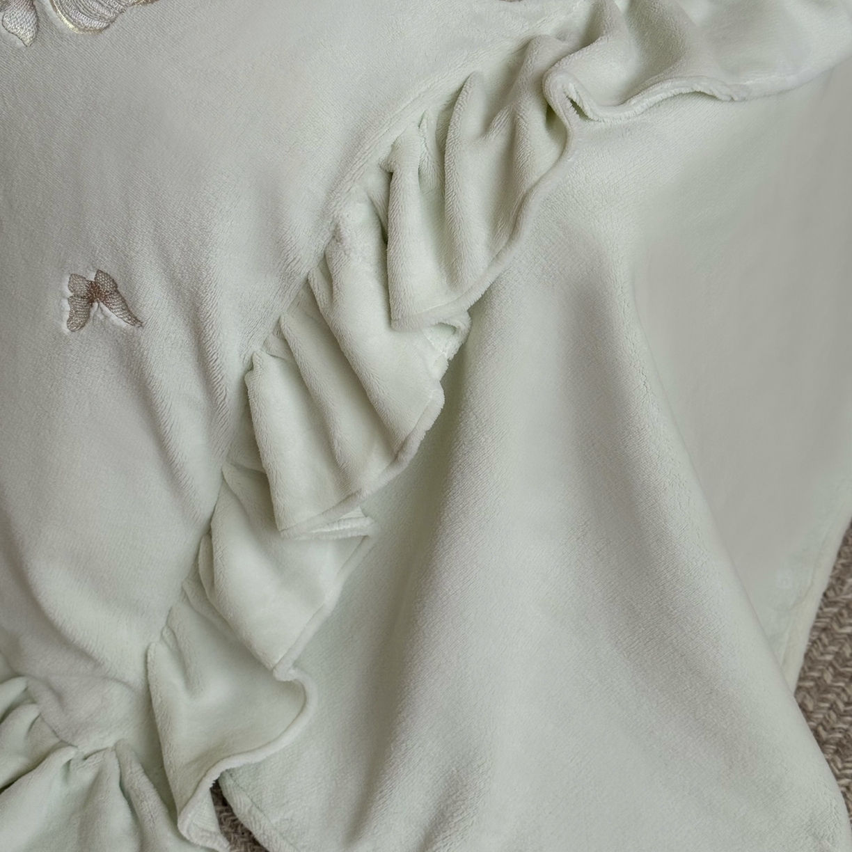 91家纺网 家纺一手货源 找家纺 MIU缪家居 2025新款牛奶绒四件套-铃兰花语 铃兰花语-浅绿