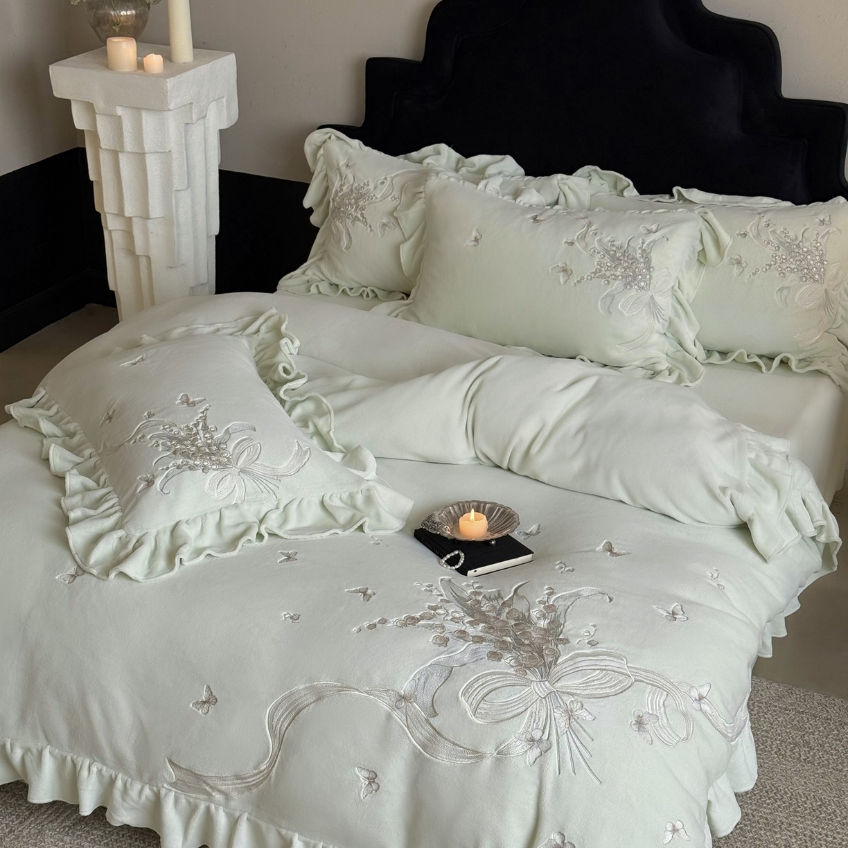 91家纺网 家纺一手货源 找家纺 MIU缪家居 2025新款牛奶绒四件套-铃兰花语 铃兰花语-浅绿