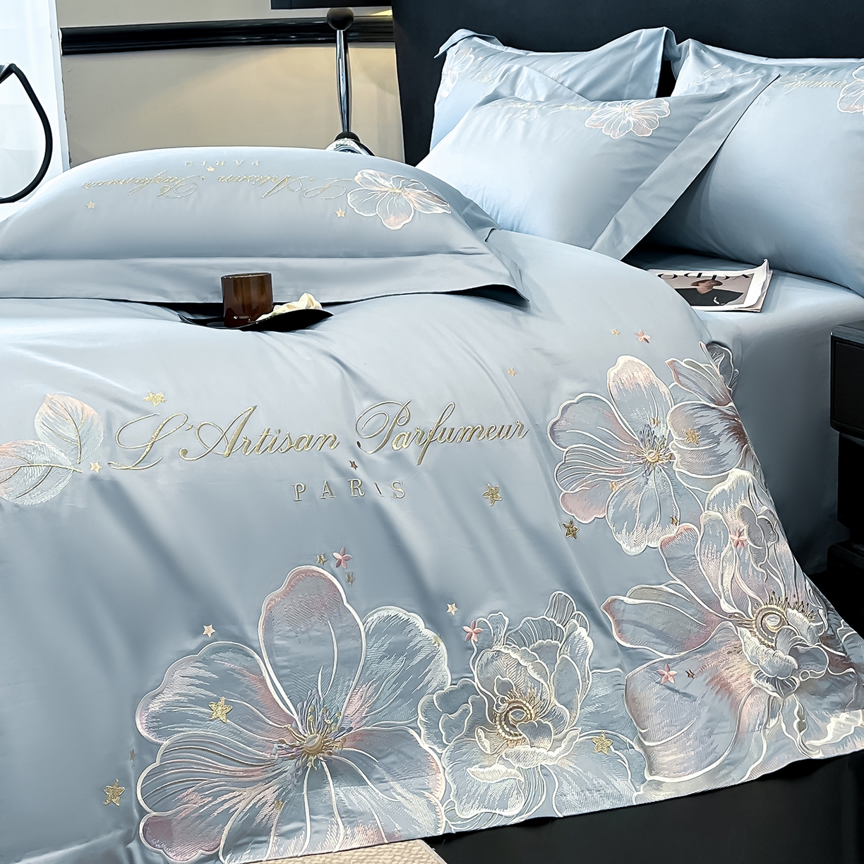 91家纺网 家纺一手货源 找家纺 置顶家纺 2025新款亲肤花卉刺绣四件套-繁星点点 繁星点点-浅蓝