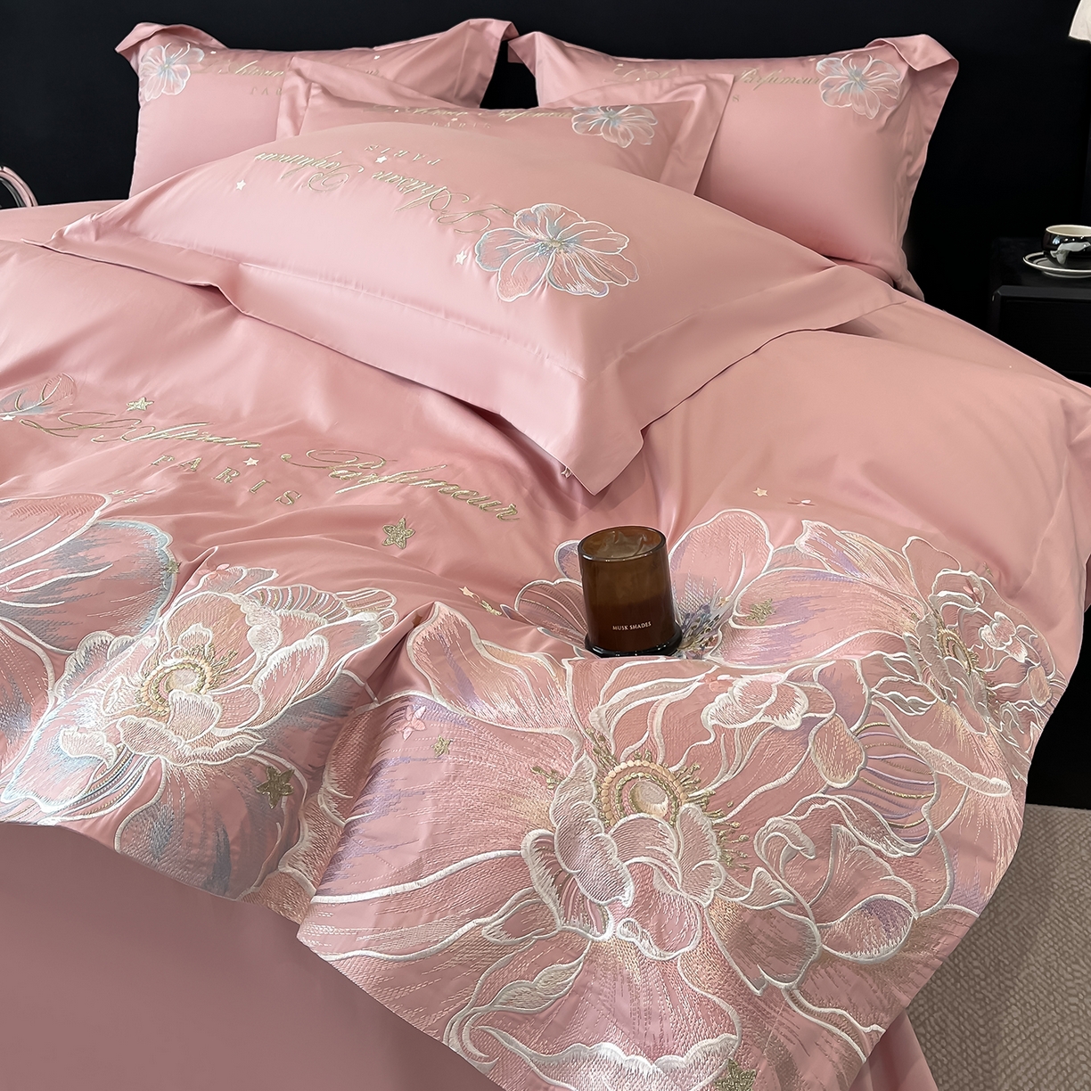 91家纺网 家纺一手货源 找家纺 置顶家纺 2025新款亲肤花卉刺绣四件套-繁星点点 繁星点点-浅豆沙