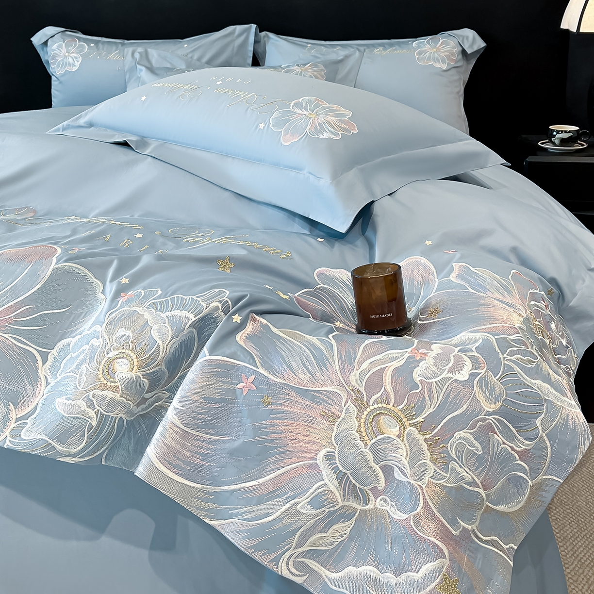 91家纺网 家纺一手货源 找家纺 置顶家纺 2025新款亲肤花卉刺绣四件套-繁星点点 繁星点点-浅蓝