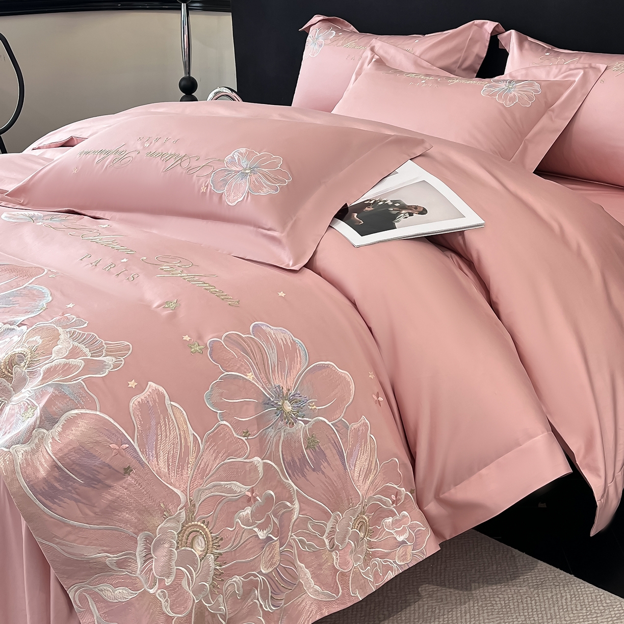 91家纺网 家纺一手货源 找家纺 置顶家纺 2025新款亲肤花卉刺绣四件套-繁星点点 繁星点点-浅豆沙