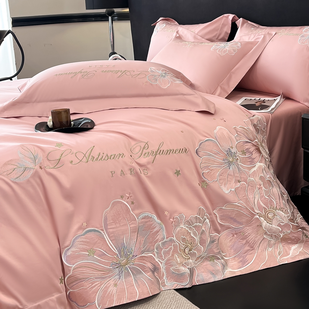 91家纺网 家纺一手货源 找家纺 置顶家纺 2025新款亲肤花卉刺绣四件套-繁星点点 繁星点点-浅豆沙