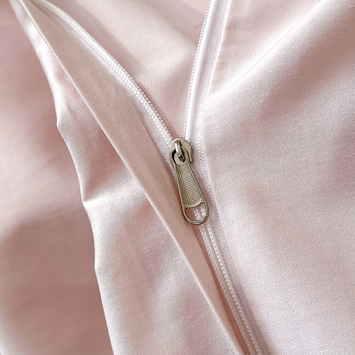 91家纺网 家纺一手货源 找家纺 置顶家纺 2025新款亲肤花卉刺绣四件套-繁星点点 繁星点点-奶白+粉