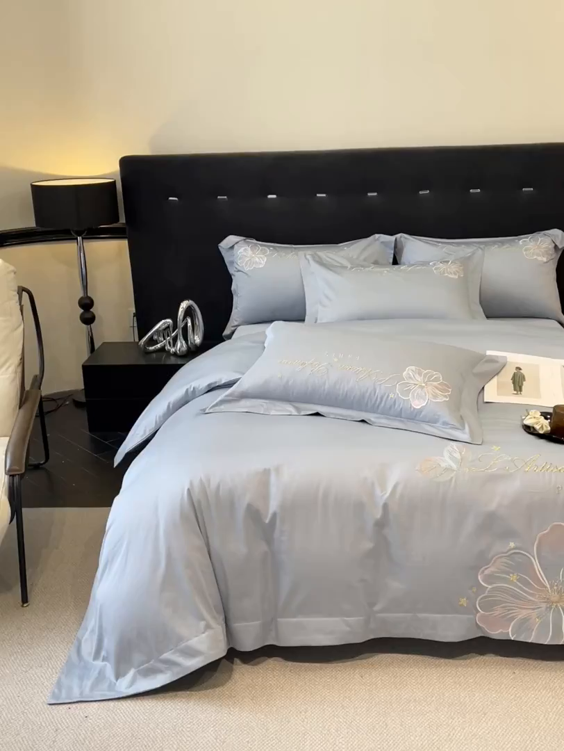 91家纺网 家纺一手货源 找家纺 置顶家纺 2025新款亲肤花卉刺绣四件套-繁星点点 繁星点点-浅蓝