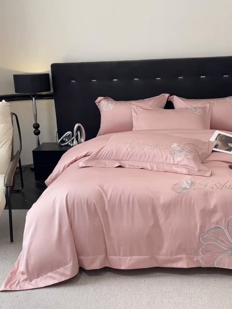 91家纺网 家纺一手货源 找家纺 置顶家纺 2025新款亲肤花卉刺绣四件套-繁星点点 繁星点点-浅豆沙