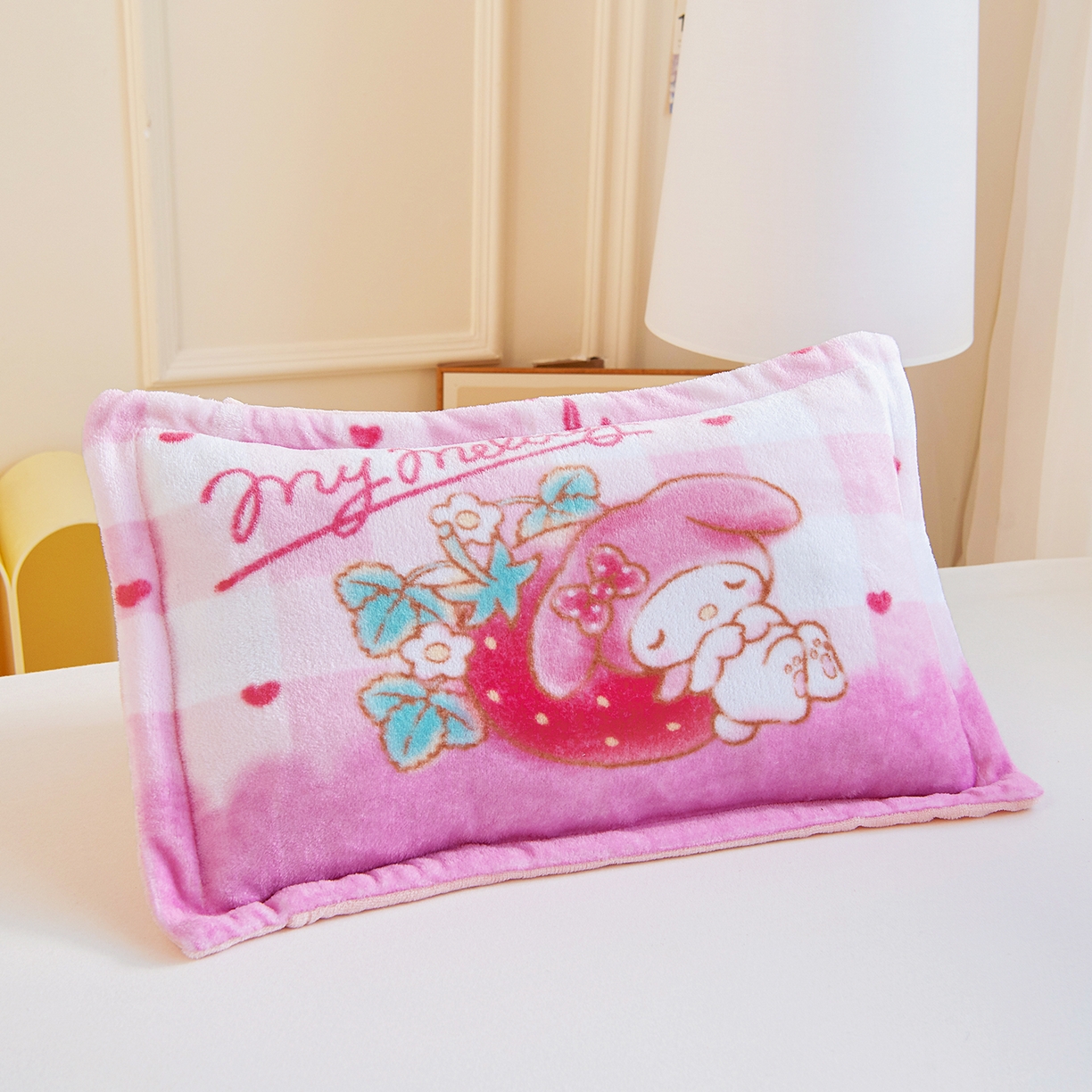 91家纺网 家纺一手货源 找家纺 （总）乐秀家纺 2025新款三丽鸥大版定位牛奶绒卡通枕套冬季幼儿园枕头枕套
