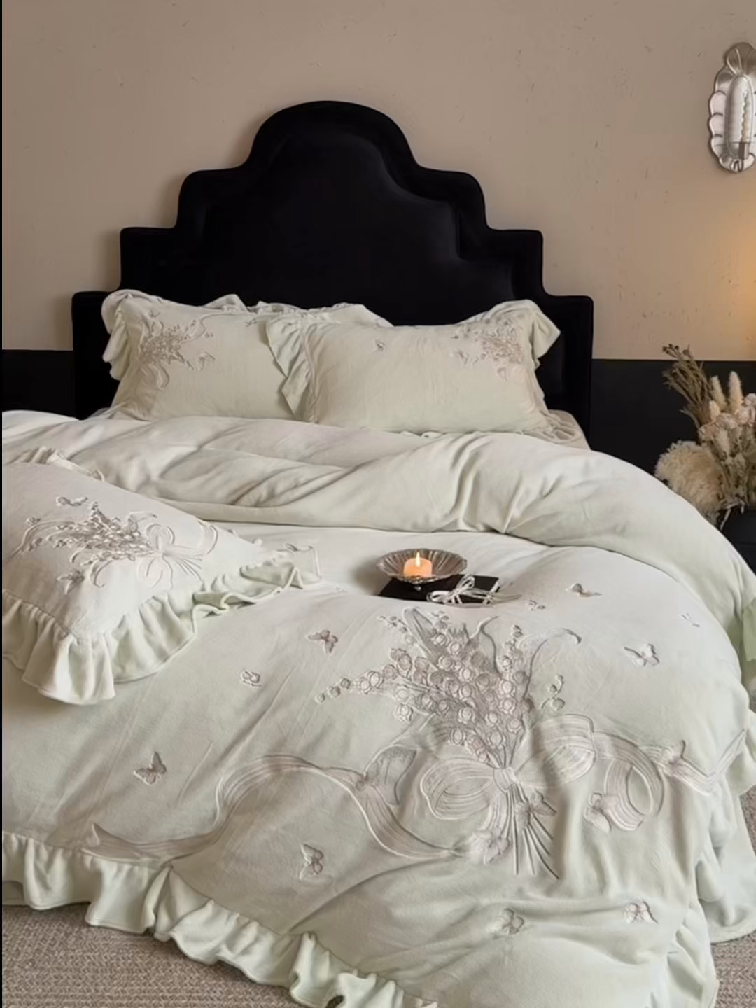 91家纺网 家纺一手货源 找家纺 MIU缪家居 2025新款牛奶绒四件套-铃兰花语 铃兰花语-浅绿