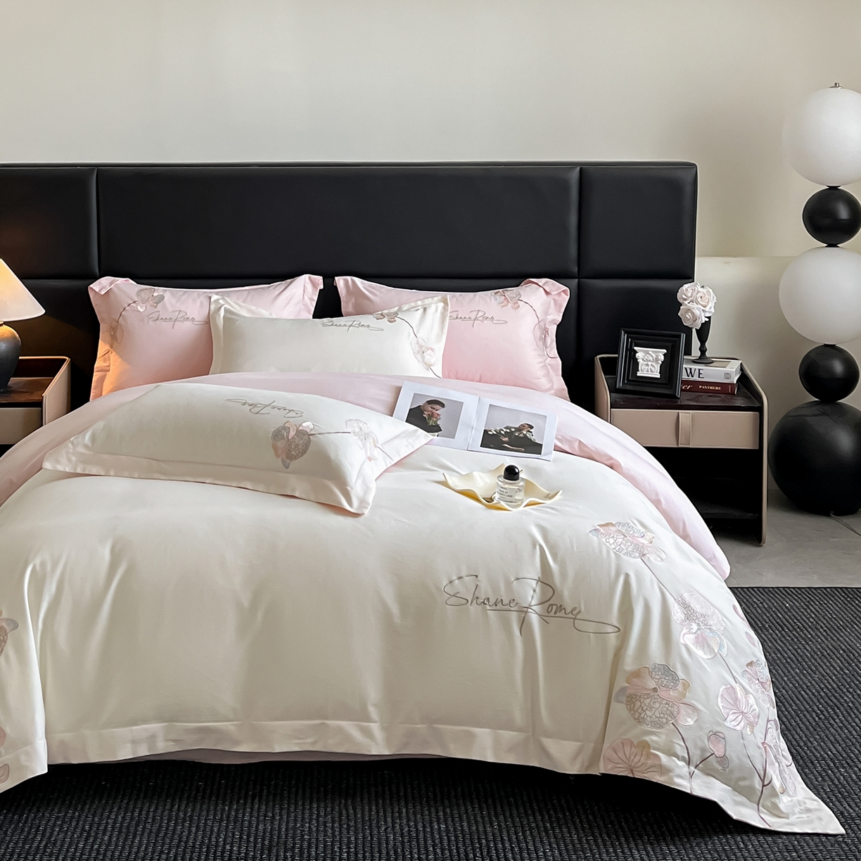 91家纺网 家纺一手货源 找家纺 置顶家纺 2025新款全棉加厚磨毛刺绣秋冬系列四件套-赫本 赫本-奶白+粉玉