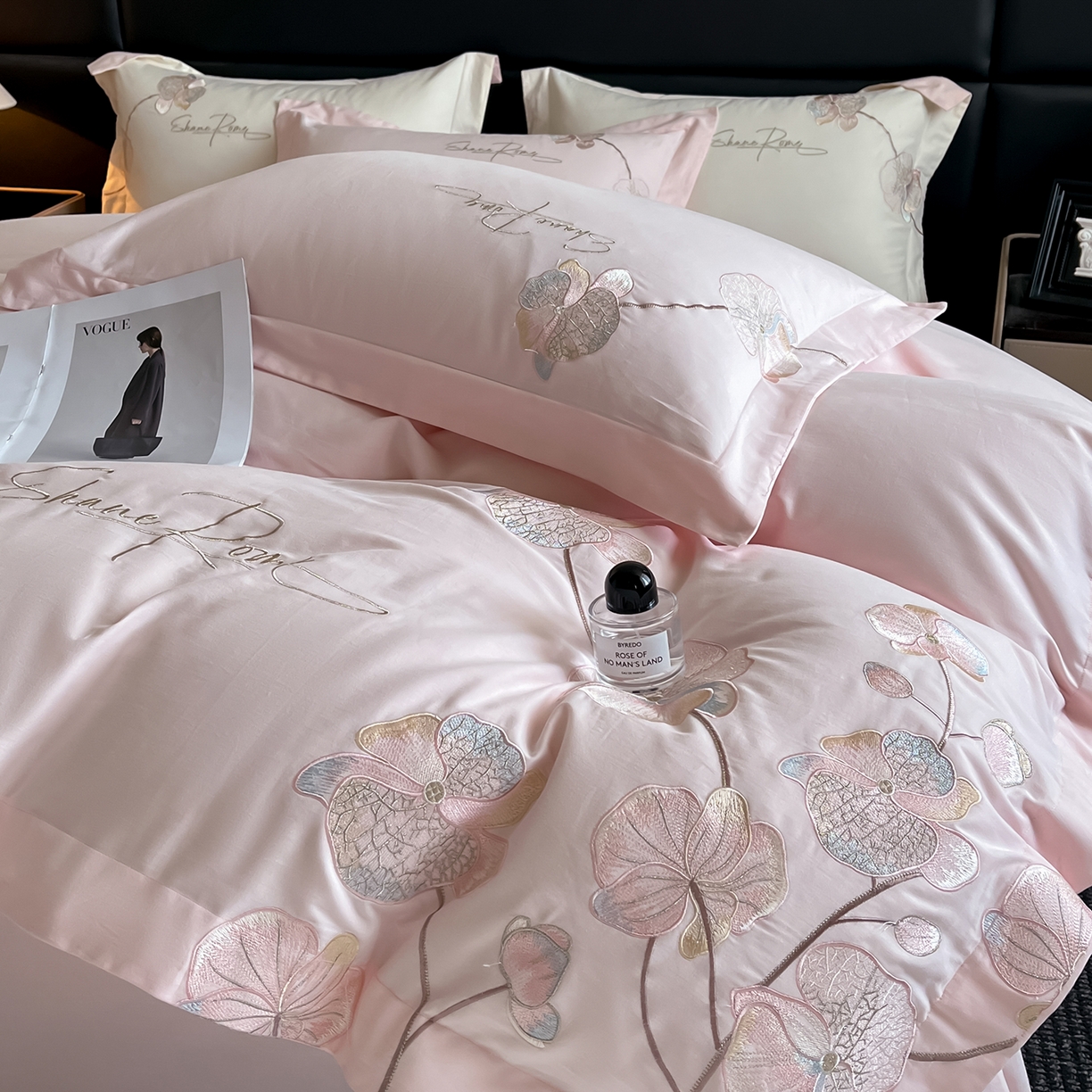 91家纺网 家纺一手货源 找家纺 置顶家纺 2025新款全棉加厚磨毛刺绣秋冬系列四件套-赫本 赫本-粉玉