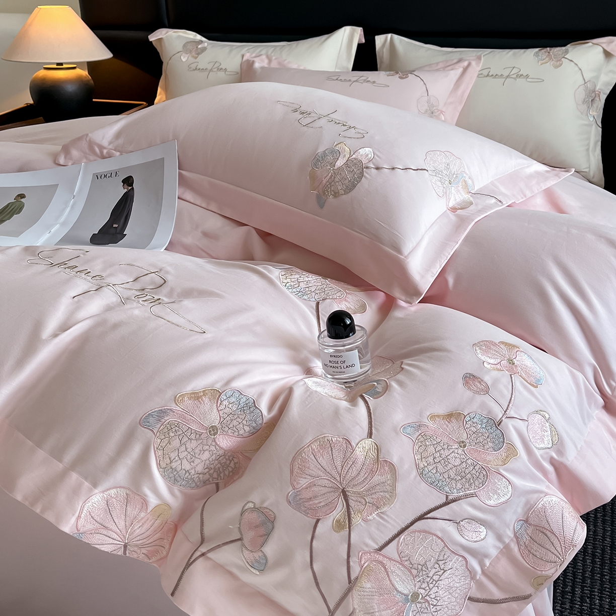 91家纺网 家纺一手货源 找家纺 置顶家纺 2025新款全棉加厚磨毛刺绣秋冬系列四件套-赫本 赫本-粉玉