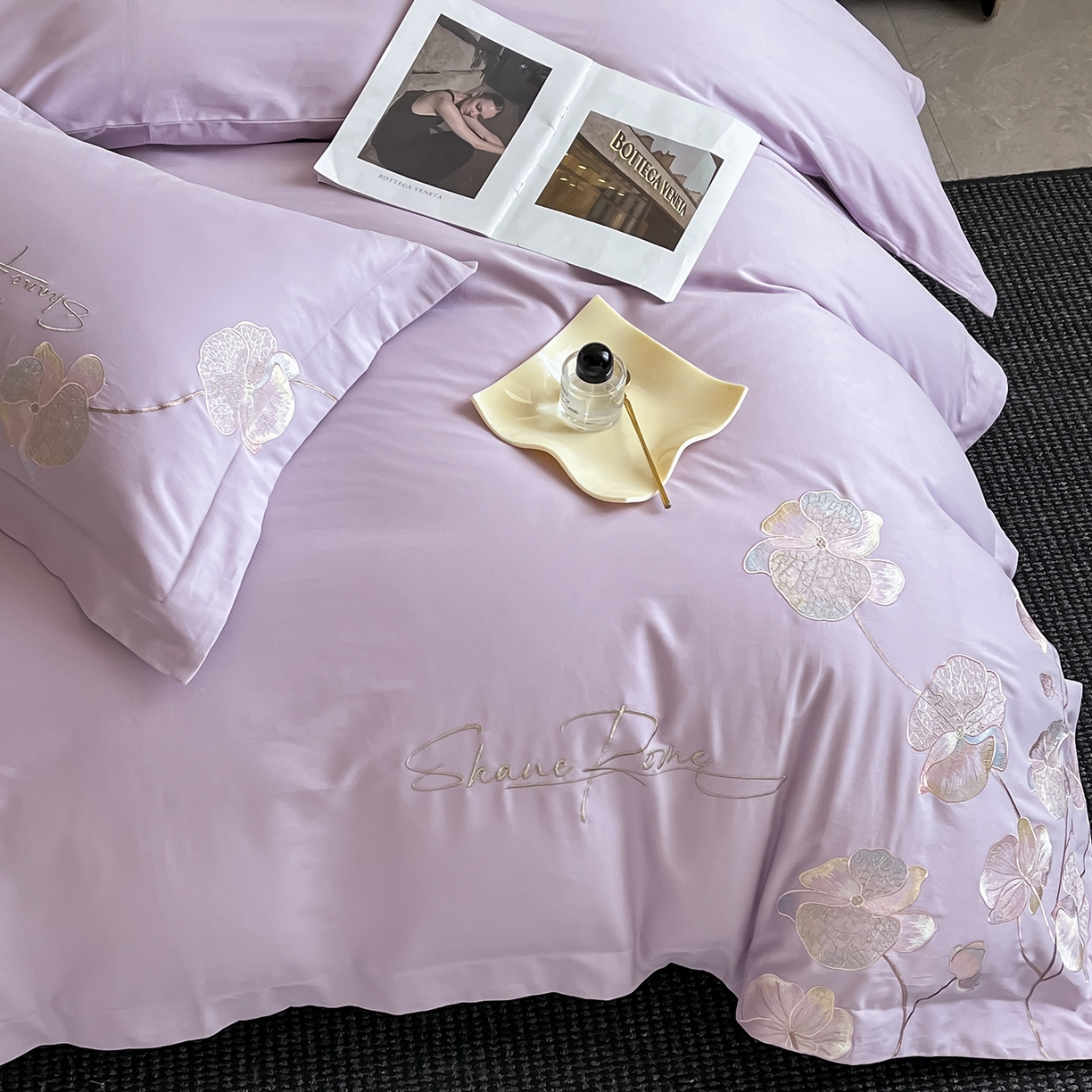 91家纺网 家纺一手货源 找家纺 置顶家纺 2025新款全棉加厚磨毛刺绣秋冬系列四件套-赫本 赫本-香芋紫