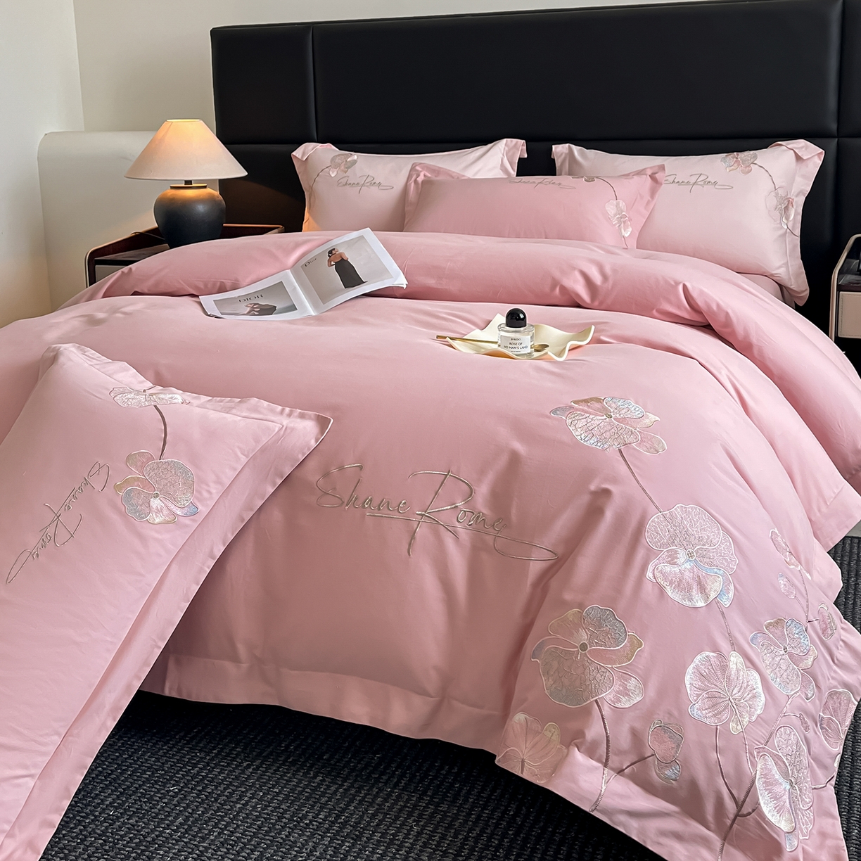 91家纺网 家纺一手货源 找家纺 置顶家纺 2025新款全棉加厚磨毛刺绣秋冬系列四件套-赫本 赫本-浅豆沙