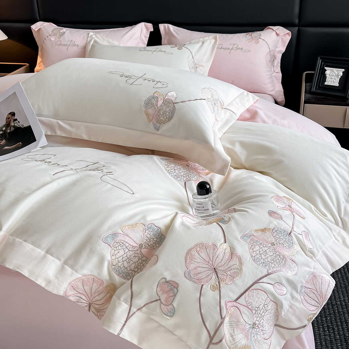 91家纺网 家纺一手货源 找家纺 置顶家纺 2025新款全棉加厚磨毛刺绣秋冬系列四件套-赫本 赫本-奶白+粉玉