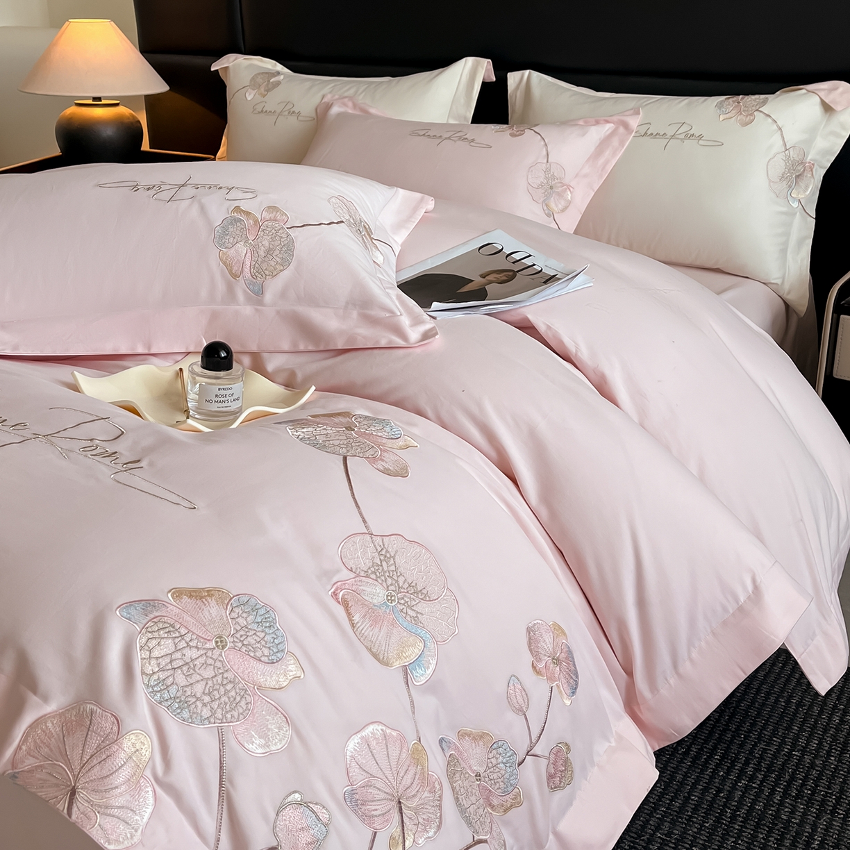 91家纺网 家纺一手货源 找家纺 置顶家纺 2025新款全棉加厚磨毛刺绣秋冬系列四件套-赫本 赫本-粉玉