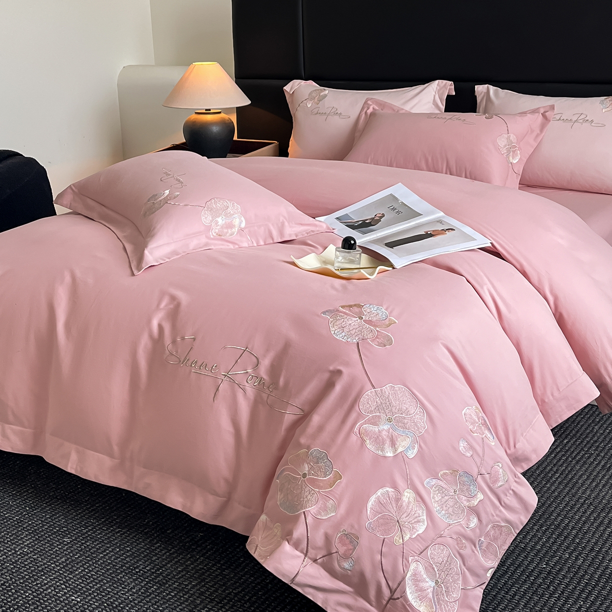 91家纺网 家纺一手货源 找家纺 置顶家纺 2025新款全棉加厚磨毛刺绣秋冬系列四件套-赫本 赫本-浅豆沙