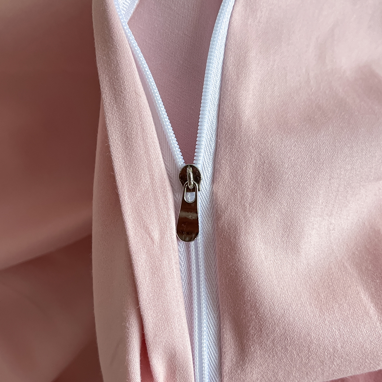 91家纺网 家纺一手货源 找家纺 置顶家纺 2025新款全棉加厚磨毛刺绣秋冬系列四件套-赫本 赫本-浅豆沙