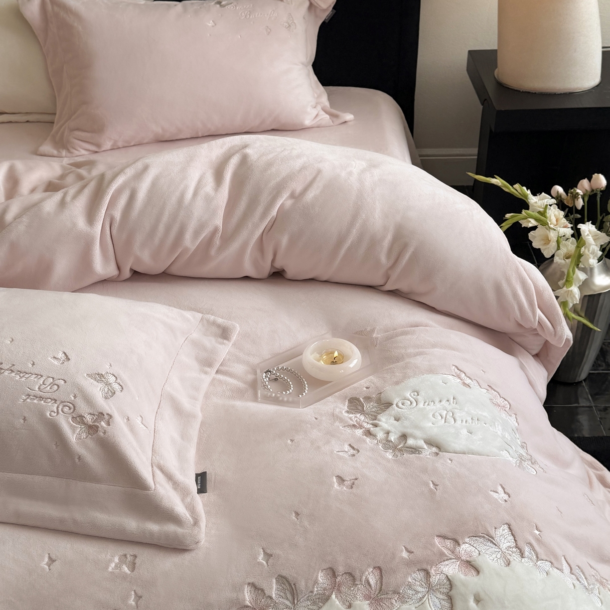 91家纺网 家纺一手货源 找家纺 [91家纺网精选] 2025新款牛奶绒四件套-翩翩起舞