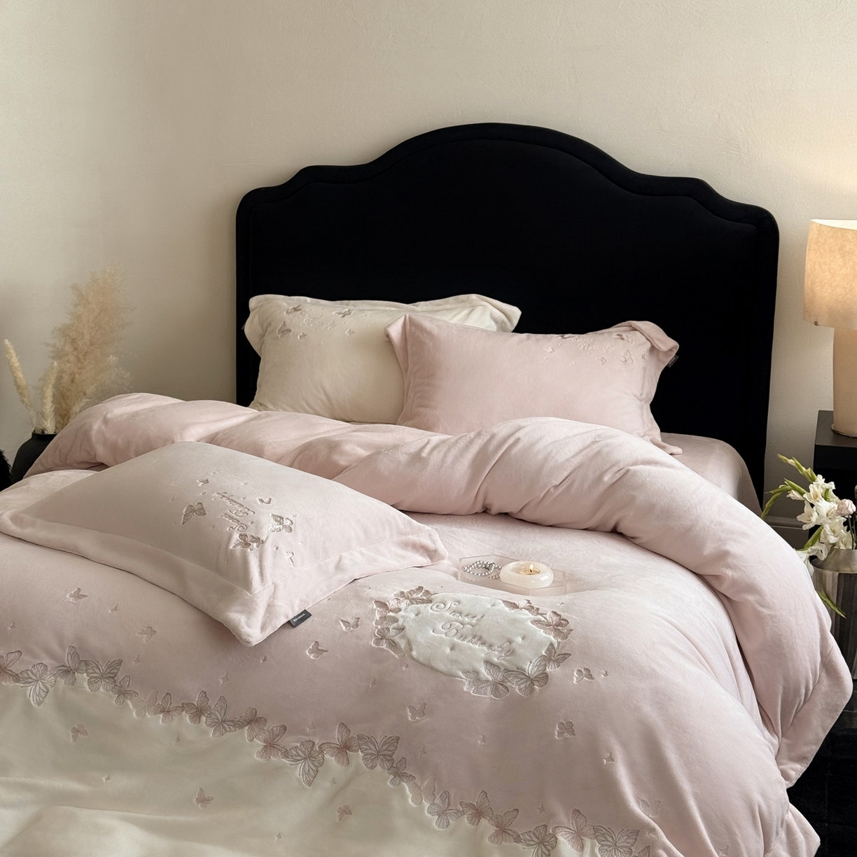 91家纺网 家纺一手货源 找家纺 [91家纺网精选] 2025新款牛奶绒四件套-翩翩起舞