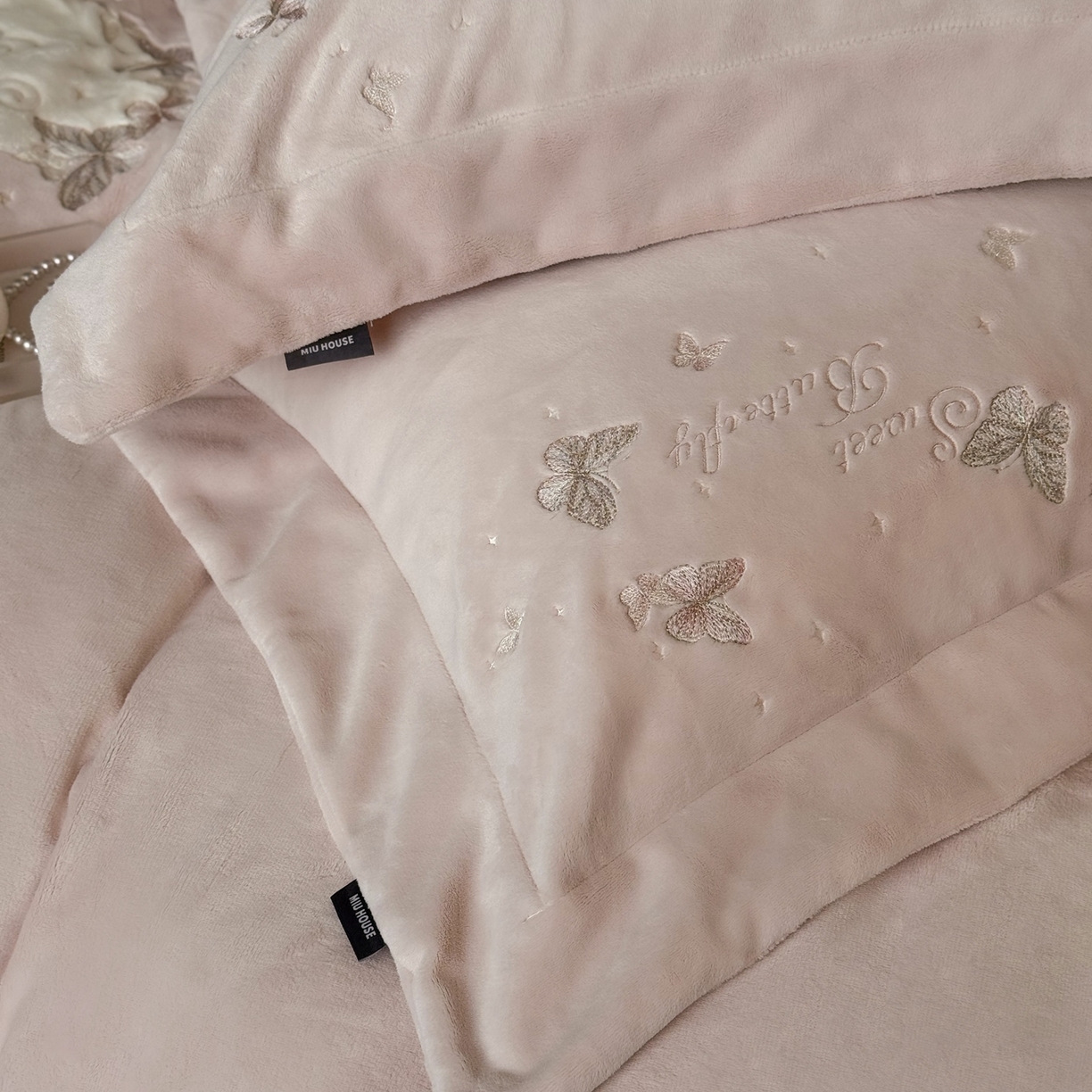 91家纺网 家纺一手货源 找家纺 [91家纺网精选] 2025新款牛奶绒四件套-翩翩起舞