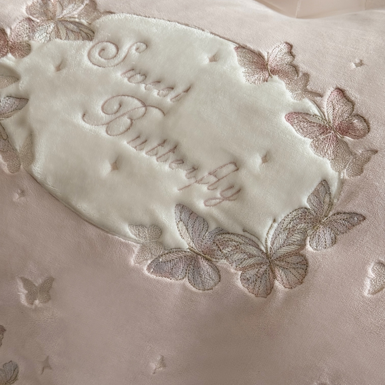 91家纺网 家纺一手货源 找家纺 [91家纺网精选] 2025新款牛奶绒四件套-翩翩起舞