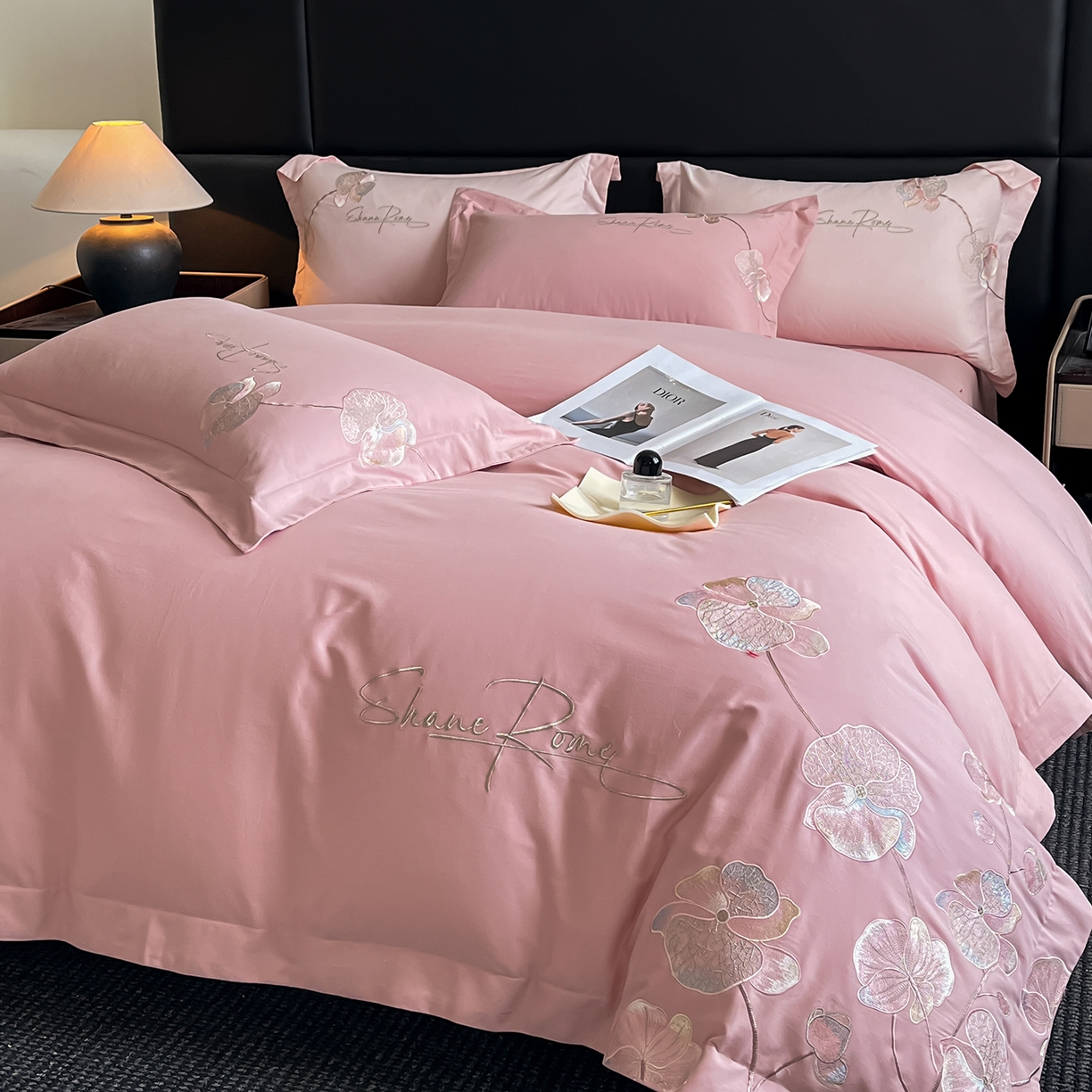 91家纺网 家纺一手货源 找家纺 置顶家纺 2025新款全棉加厚磨毛刺绣秋冬系列四件套-赫本 赫本-浅豆沙