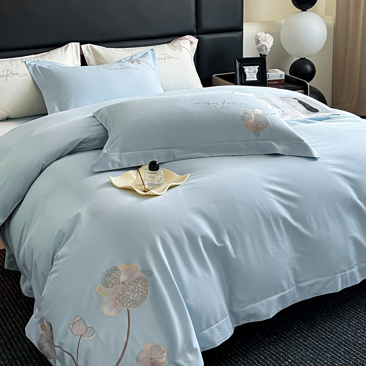 91家纺网 家纺一手货源 找家纺 置顶家纺 2025新款全棉加厚磨毛刺绣秋冬系列四件套-赫本 赫本-浅天蓝