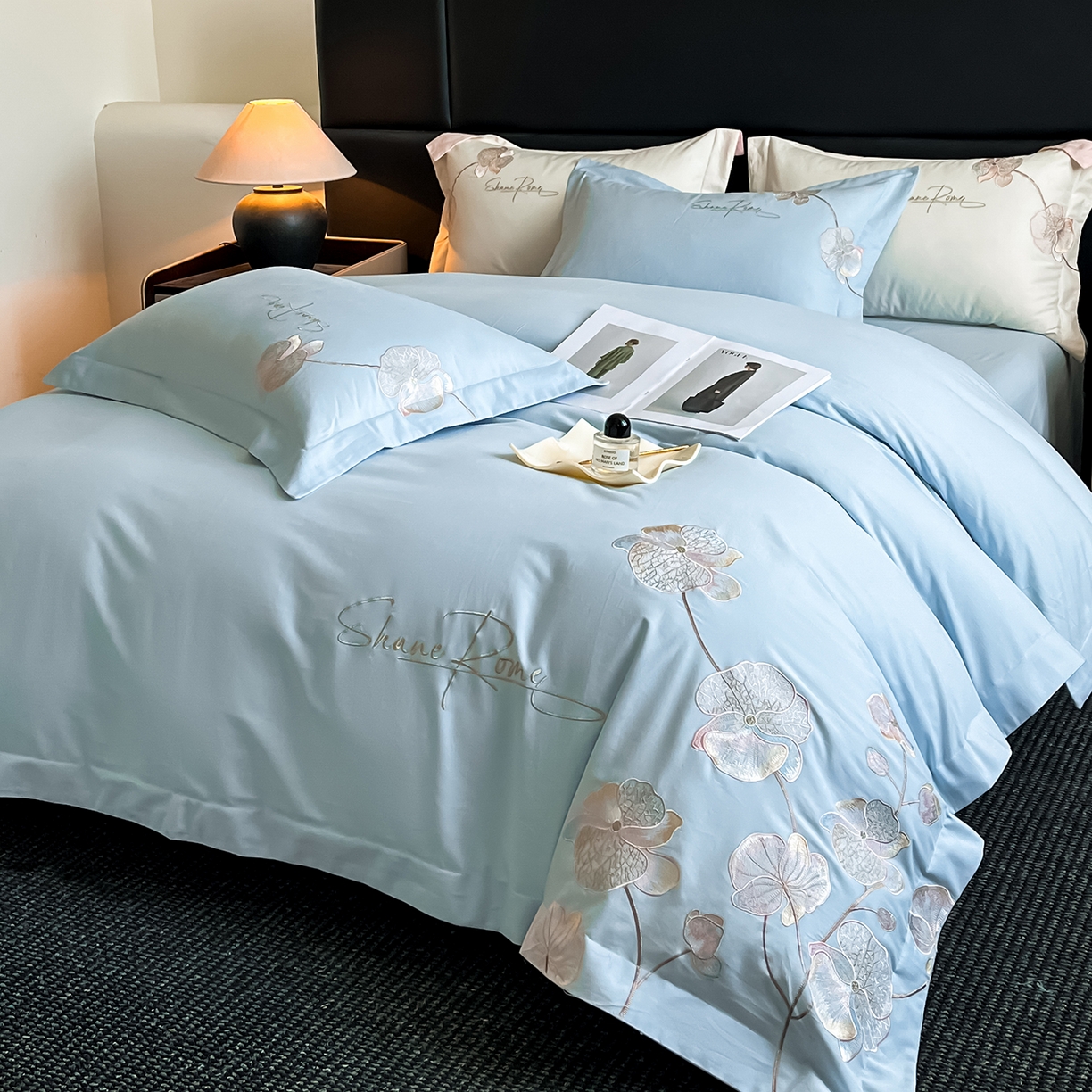 91家纺网 家纺一手货源 找家纺 置顶家纺 2025新款全棉加厚磨毛刺绣秋冬系列四件套-赫本 赫本-浅天蓝